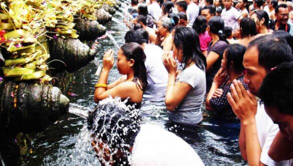 TIRTA EMPUL TEMPLE PIODALAN ANNIVARSARY 2017